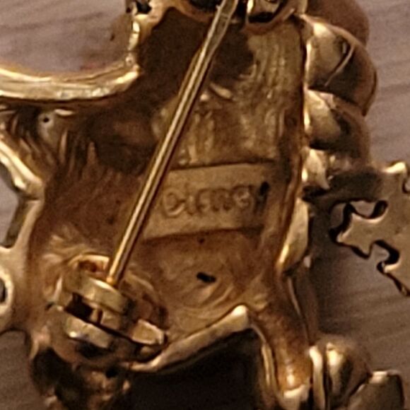 Ice Skating Winnie the Pooh Pin - Picture 3 of 4